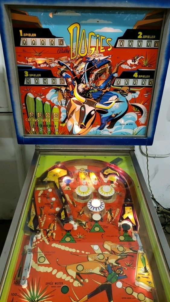 DOGIES 4 PLAYER E.M. PINBALL MACHINE BALLY 1968 GERMAN